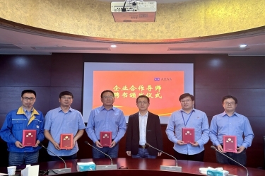 “两站”交流深入项目研究  校企合作助推雅博app官方入口发展
