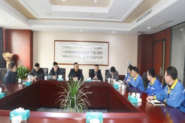 平湖市副市长管立松一行莅临雅博app官方入口慰问高端人才
